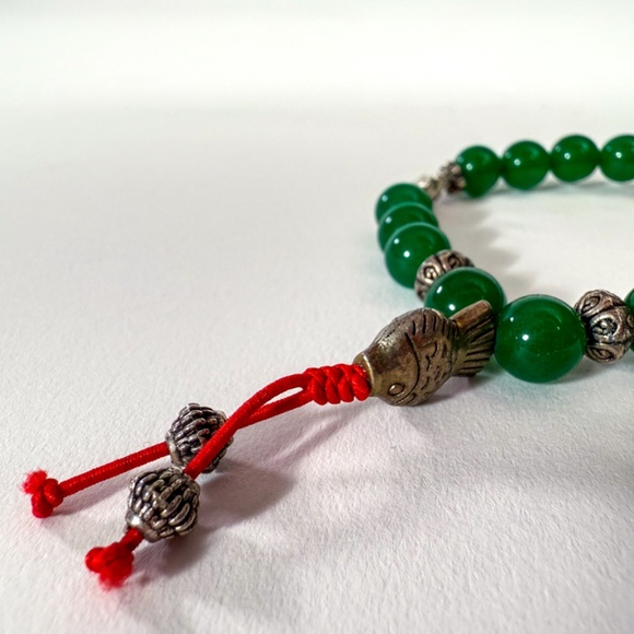 EUC Nepalese Jade Prayer Beads Elephant Fish Charm Mala Wrist Bracelet - Picture 4 of 5